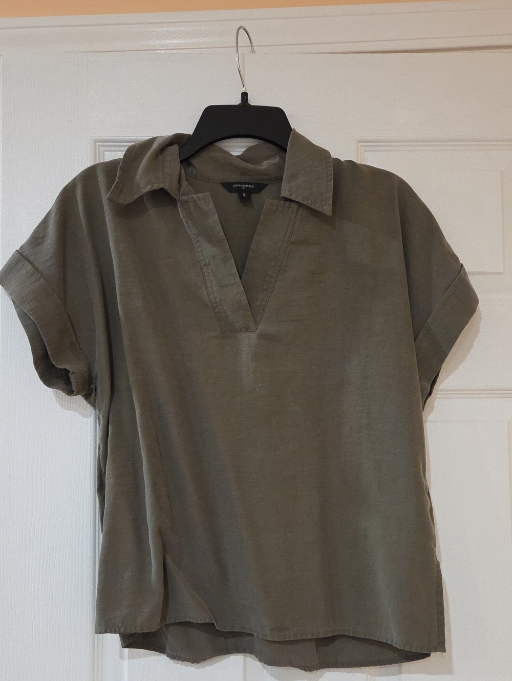 Banana Republic Olive Green Collar V-Neck Button Down Shirt
